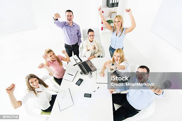 Equipo De Negocio Feliz Foto de stock y más banco de imágenes de Aclamar - Aclamar, Adulto, Adulto joven