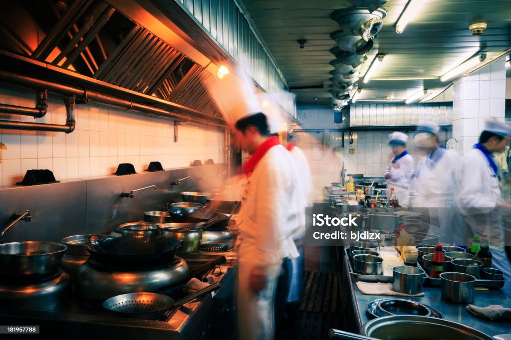 Interior de un restaurante de cocina - Foto de stock de Cocina comercial libre de derechos