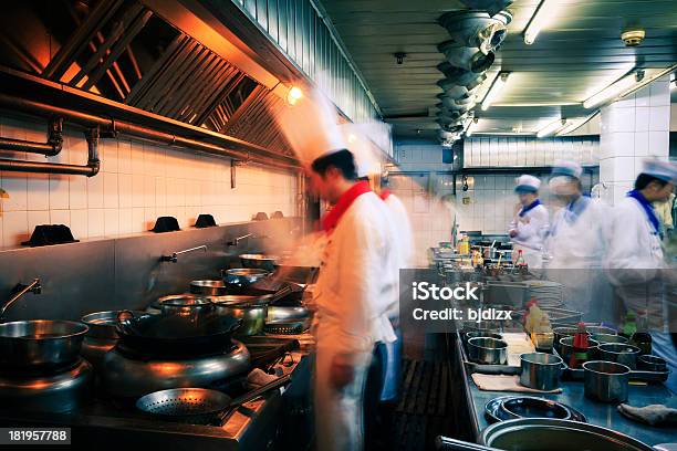 Interior De Un Restaurante De Cocina Foto de stock y más banco de imágenes de Cocina comercial - Cocina comercial, Cocinar, Cocina - Estructura de edificio