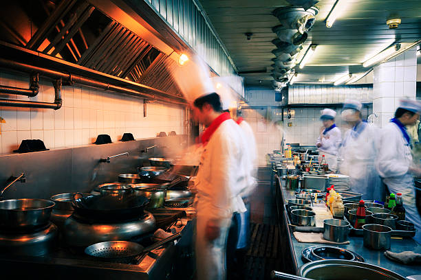 interior de cozinha de um restaurante - repast imagens e fotografias de stock