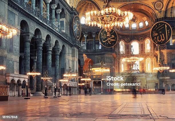 Hagia Sofia - zdjęcia stockowe i więcej obrazów Hagia Sofia - Hagia Sofia, Meczet, W domu