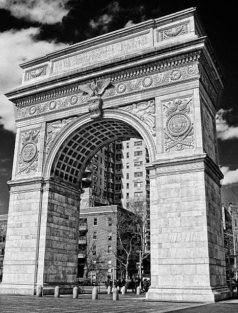 ワシントンスクエア凱旋門 - new york city new york state greenwich village washington square triumphal arch ストックフォトと画像