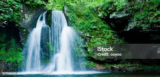 Cascadas Foto de stock y más banco de imágenes de Catarata - Catarata, Japón, Acantilado