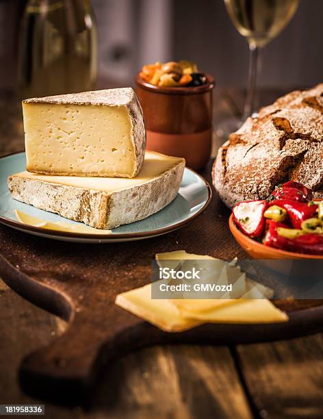 Queijo Premium - Fotografias de stock e mais imagens de Gruyere - Gruyere, Emmental, Antipasto