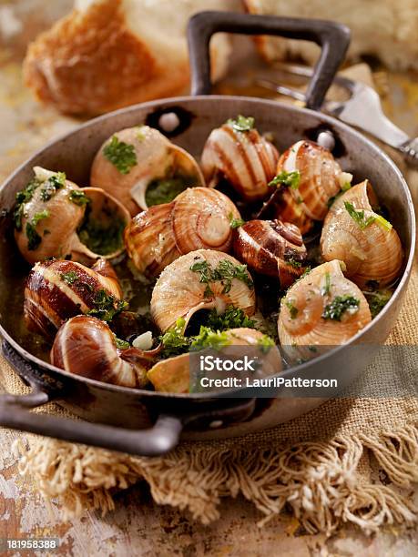 Photo libre de droit de Cassolette Descargots banque d'images et plus d'images libres de droit de Cassolette d'escargots - Cassolette d'escargots, Escargot, Aliment