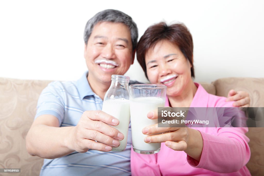 Altes Paar trinken Milch - Lizenzfrei Alter Erwachsener Stock-Foto