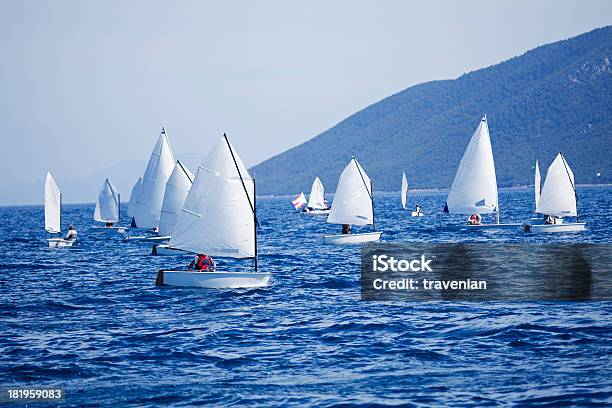 Photo libre de droit de Fille Dériveur banque d'images et plus d'images libres de droit de Bateau à voile - Bateau à voile, Faire la course, 14-15 ans