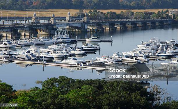 Marina Stockfoto und mehr Bilder von Brücke - Brücke, Fotografie, Freizeit