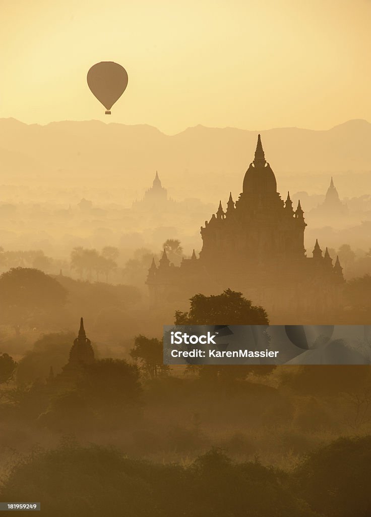 Rozdęcie ponad Bagan; Myanmar - Zbiór zdjęć royalty-free (Azja)