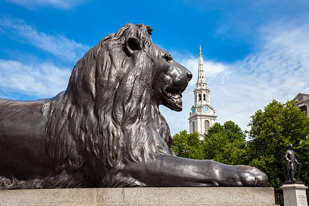 statua del leone - lion statue london england trafalgar square foto e immagini stock