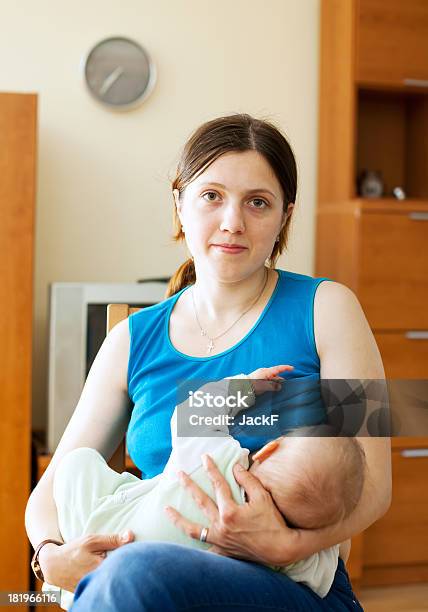 구슬눈꼬리 빨기 반yearold 아기 2명에 대한 스톡 사진 및 기타 이미지 - 2명, 7, 가족