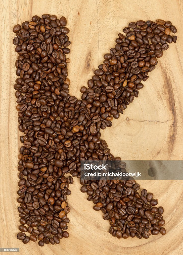 Buchstabe K, alphabet aus Kaffeebohnen - Lizenzfrei Alphabet Stock-Foto