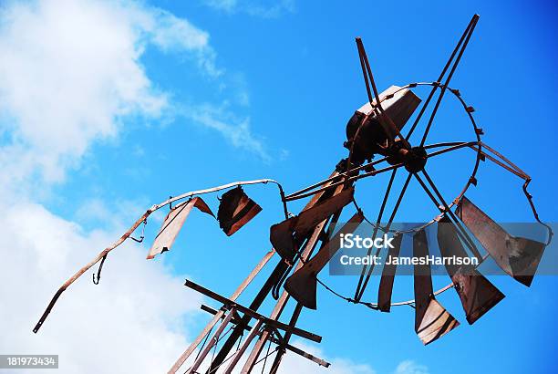 Сломанный Ветряная Мельница — стоковые фотографии и другие картинки Башня - Башня, Ветер, Ветряная электростанция