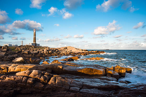 leuchtturm von cabo polonio - stone nature eroded cliff stock-fotos und bilder