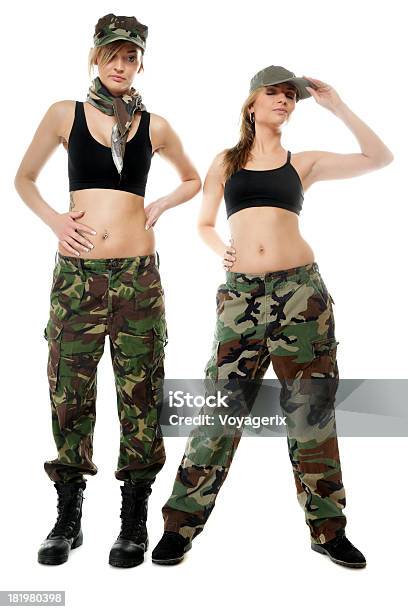 두 여성 의류 육군 걸스 군용동물에는 2명에 대한 스톡 사진 및 기타 이미지 - 2명, 관능, 군대