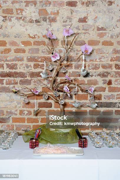 Foto de Árvore Decorativa Em Casamento e mais fotos de stock de Ambiente - All Vocabulary - Ambiente - All Vocabulary, Arranjo, Banquete