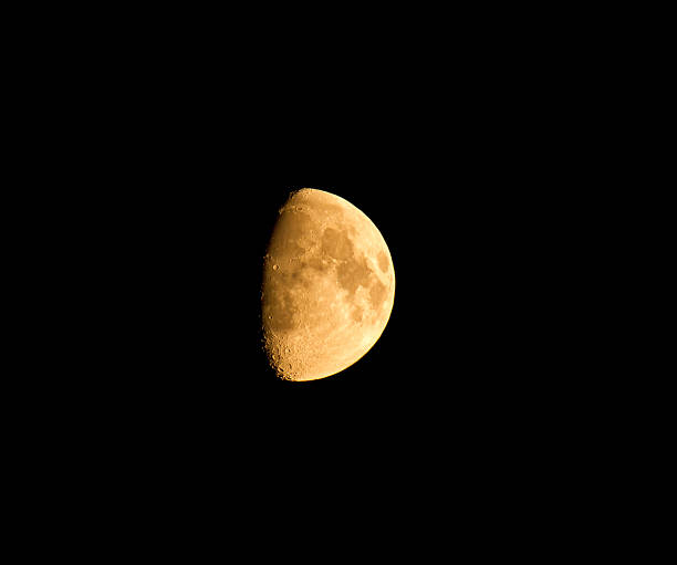 istock Waxing Gibbous Moon 181983398