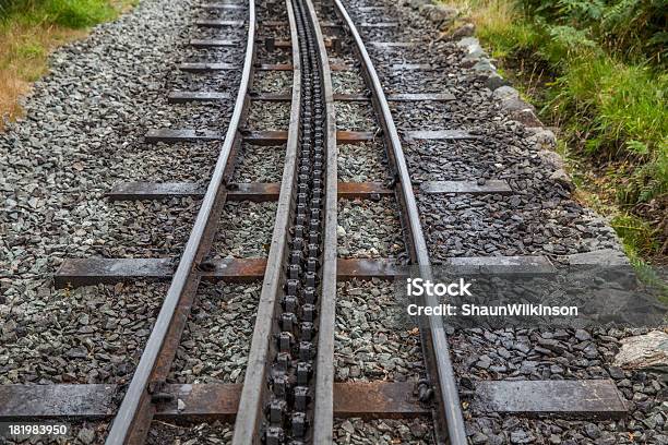 Stojak I Tryb Kolej Na Snowdon - zdjęcia stockowe i więcej obrazów Bez ludzi - Bez ludzi, Fotografika, Gwynedd