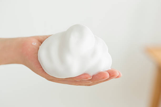 istock Bubble of the palm 181984331
