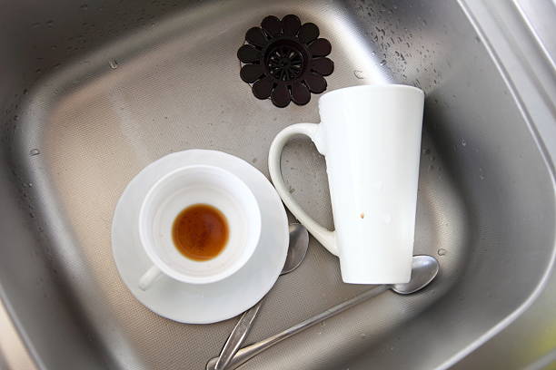 istock Dishwashing. White dishes in the kitchen sink. 181985837