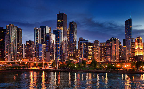 シカゴの街並み - chicago at night ストックフォトと画像