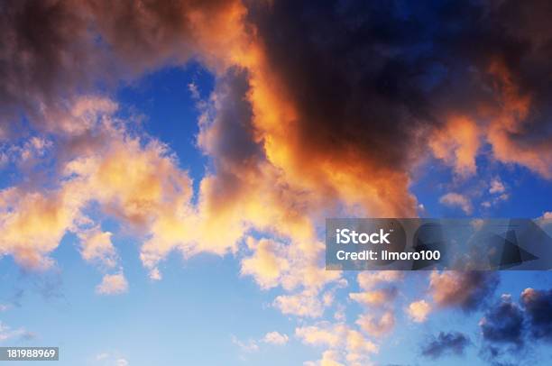 Облака На Закате — стоковые фотографии и другие картинки Без людей - Без людей, В стиле минимализма, Ветер