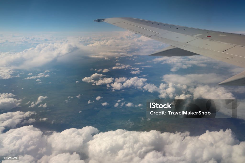 Vista da janela de um avião a jato Ala - Foto de stock de Aeroporto royalty-free