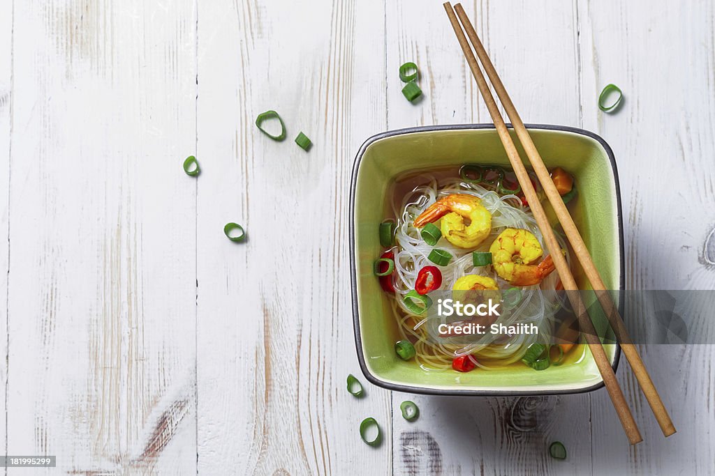 China con camarones y sopa de fideos de arroz - Foto de stock de Alimento libre de derechos