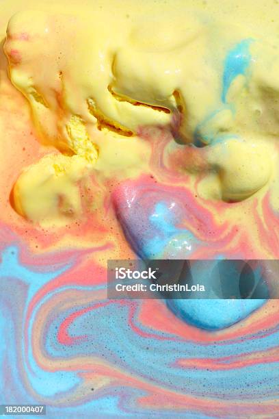 Melted Мороженое Фон — стоковые фотографии и другие картинки Мороженое - Мороженое, Проливать, Разбрызганный