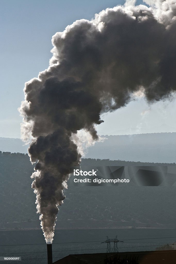Usine smokestack - Photo de Blanc libre de droits