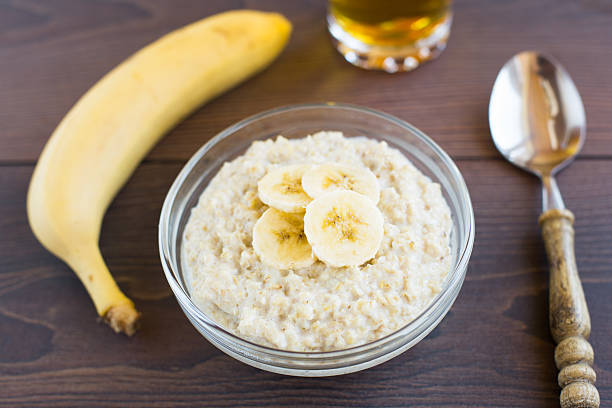 istock Oat porridge with banana 182001697