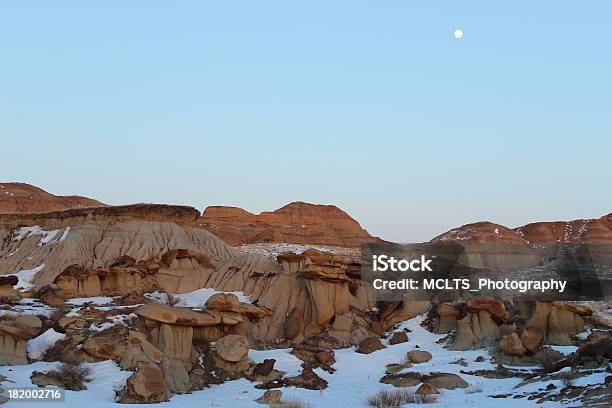 Paesaggio Di Badlands - Fotografie stock e altre immagini di Badlands - Badlands, Montana, Ambientazione esterna