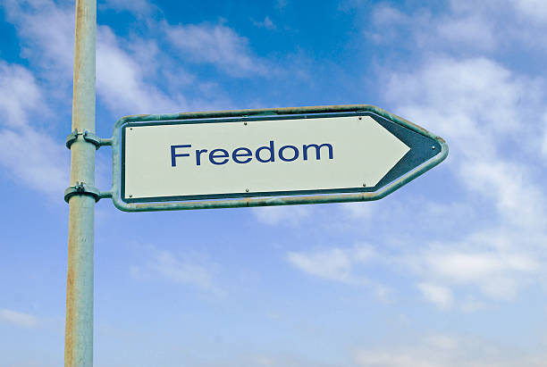 istock Road sign to freedom 182003561