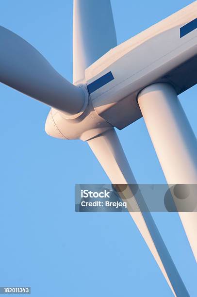 Generador De Windturbine Foto de stock y más banco de imágenes de Aerogenerador - Aerogenerador, Azul, Clima