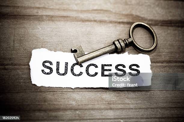 Schlüssel Mit Erfolg Geschrieben Auf Papier Stockfoto und mehr Bilder von Erfolg - Erfolg, Schlüssel, Einzelwort