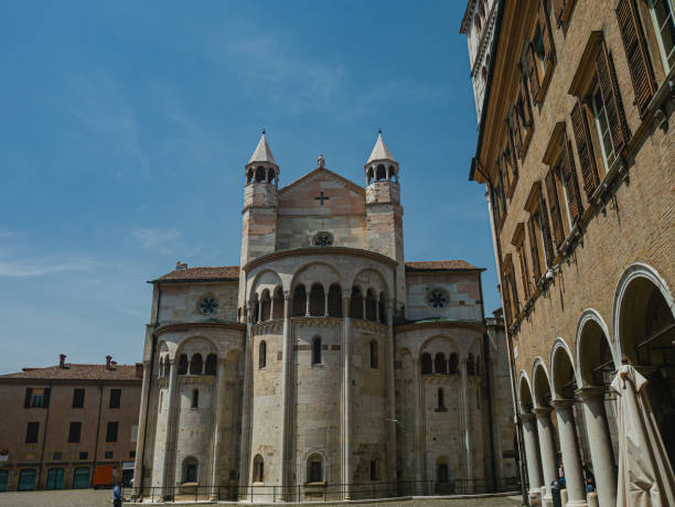 이탈리아 모데나의 메트로폴리탄 대성당 또는 두오모 외관 스톡 사진