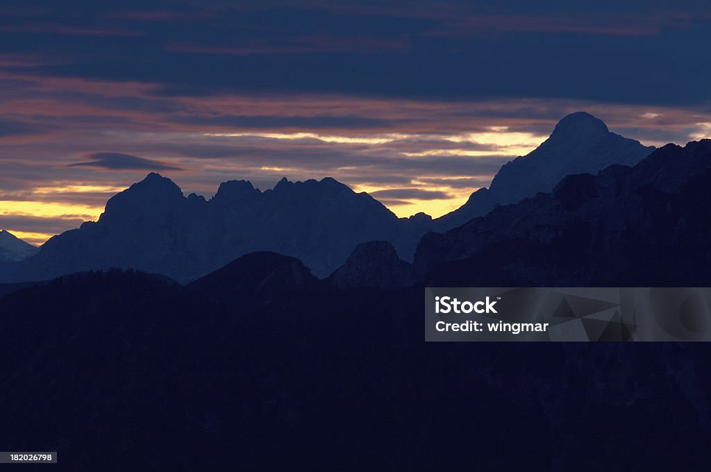 Montanha de luz - Foto de stock de Alpes europeus royalty-free