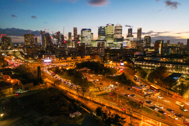 docklands hora do rush - night in the city - fotografias e filmes do acervo