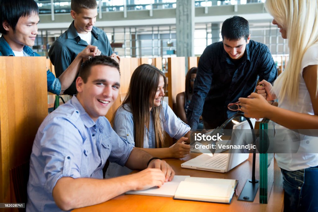 Estudiantes - Foto de stock de Biblioteca libre de derechos