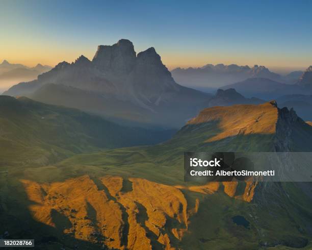Mount Pelmo Rano - zdjęcia stockowe i więcej obrazów Alpy - Alpy, Bez ludzi, Brzask