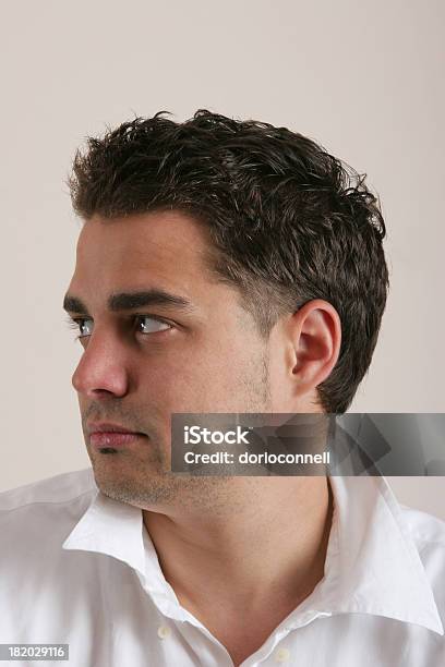 Hombre De Perfil Foto de stock y más banco de imágenes de Hombres - Hombres, Adolescente, Adulto