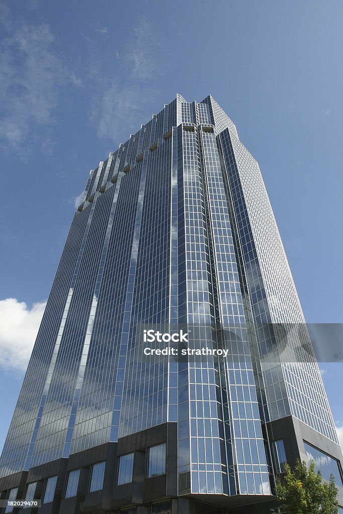 Moderno edifício de escritórios de vidro - Foto de stock de Azul royalty-free