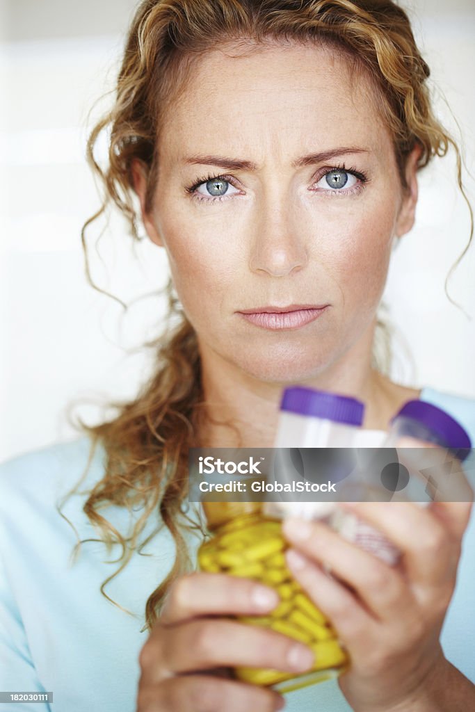 Wenn selbst medicating zu einer Krücke - Lizenzfrei Frauen Stock-Foto