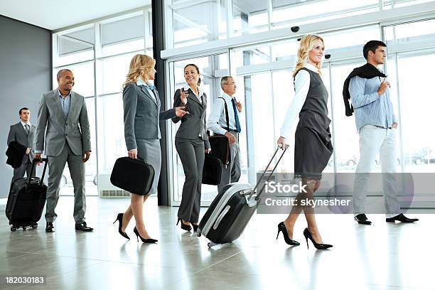 Viaje De Negocios Foto de stock y más banco de imágenes de Aeropuerto - Aeropuerto, Andar, Bolsa - Objeto fabricado