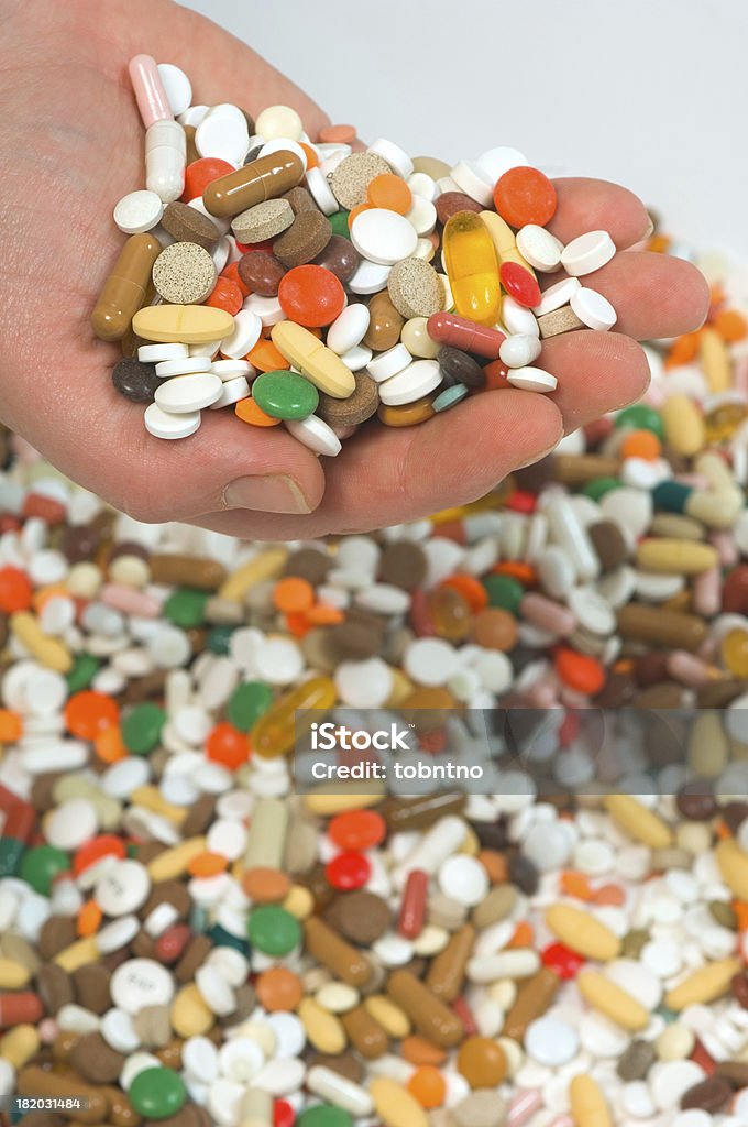 Tenere pillole - Foto stock royalty-free di Assicurazione