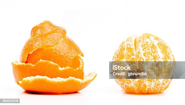Foto de Descascado Clementine e mais fotos de stock de Alimentação Saudável - Alimentação Saudável, Branco, Casca de fruta
