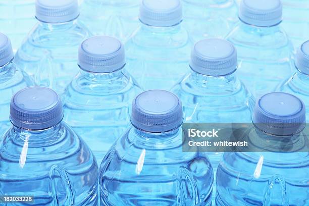 Woda Butelka - zdjęcia stockowe i więcej obrazów Bez ludzi - Bez ludzi, Biały, Butelka