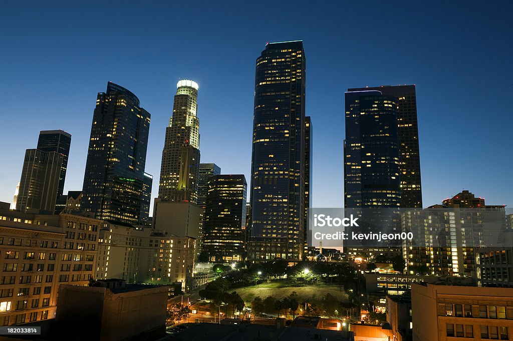 Edificios de Los Ángeles en la noche - Foto de stock de Aire libre libre de derechos