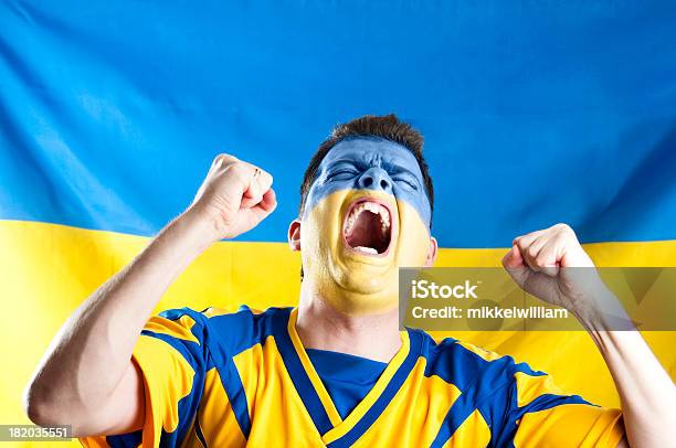 Photo libre de droit de Pousser Un Cri Et Acclamations Fan De Sport banque d'images et plus d'images libres de droit de Football - Football, Ukraine, Ballon de football
