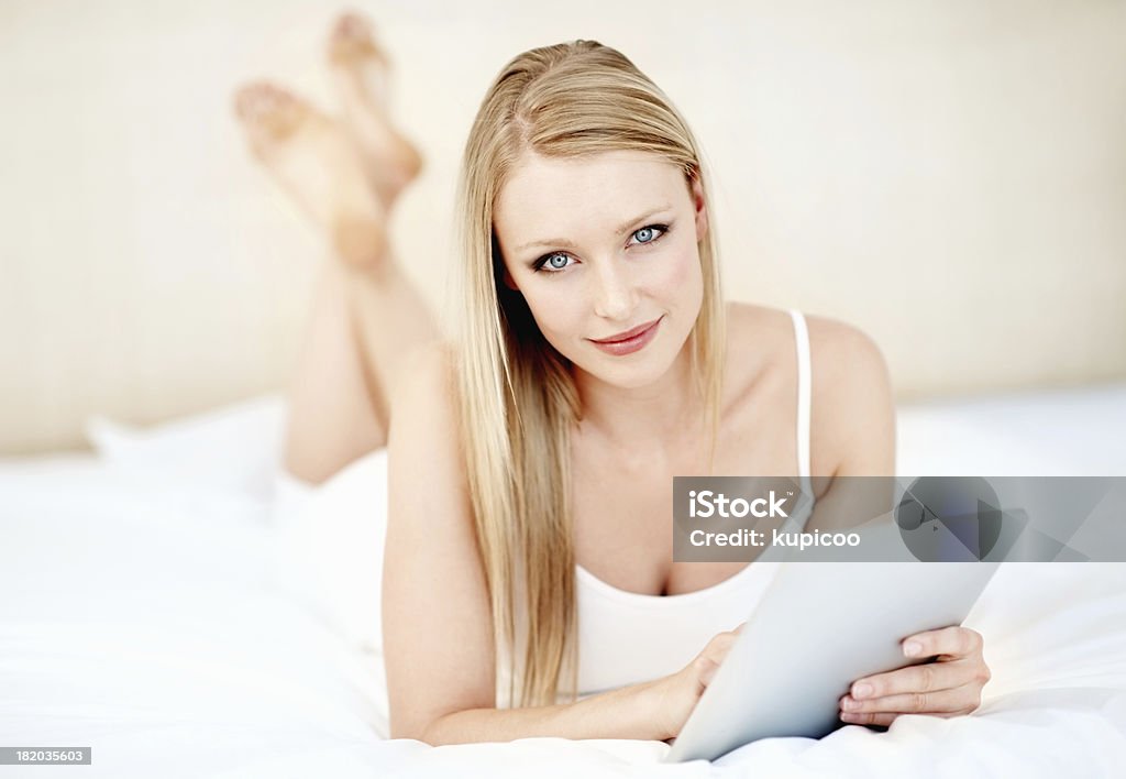 Mulher usando tablet digital - Royalty-free Adulto Foto de stock